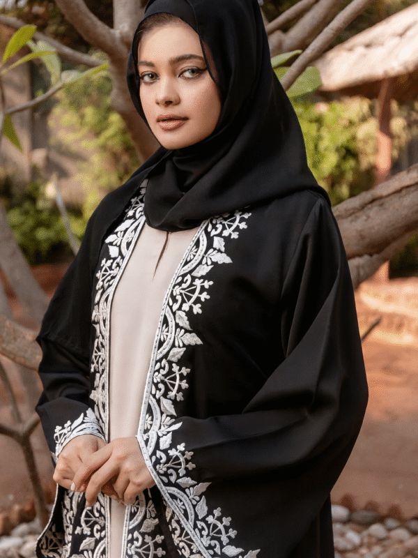 Black Layyin Abaya