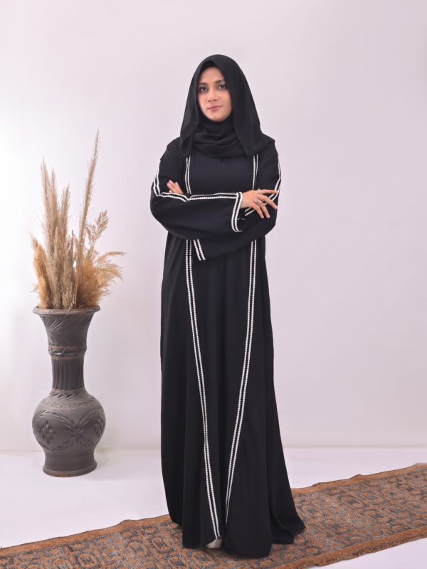 Zeenat Abaya